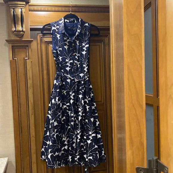 Ivanka Trump Dresses & Skirts - IVANKA TRUMP Navy & White Summer Dress Size 6